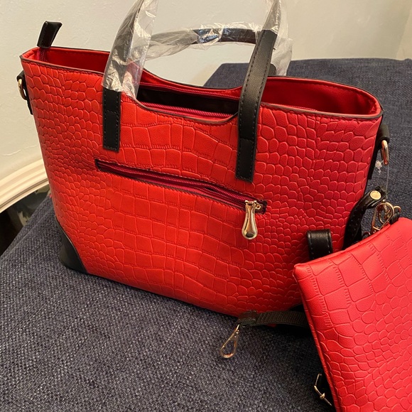 Handbags - Pretty red purse W/attached cosmetic bag. NWOT.
